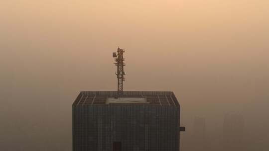 城市高楼房地产吊塔航拍