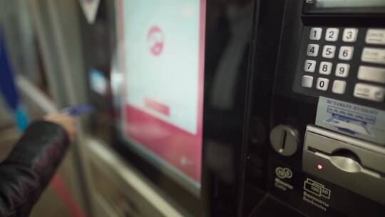 地铁取票机视频素材模板下载