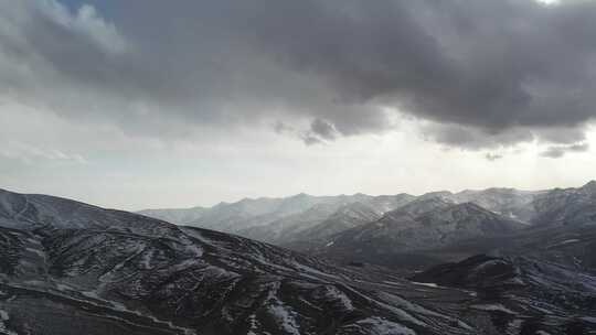 青海拉脊山云海雪山航拍4K视频