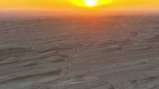 青海海西茫崖俄博梁夕阳雅丹地貌航拍4K视频