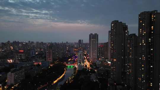 四川成都晚霞夜幕降临蓝调时刻夜景航拍