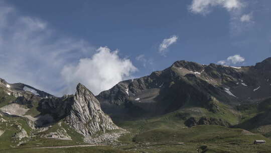 瑞士阿尔卑斯山大圣伯纳德山口雪峰滑雪视频素材模板下载