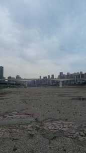 重庆嘉陵江河床城市建筑