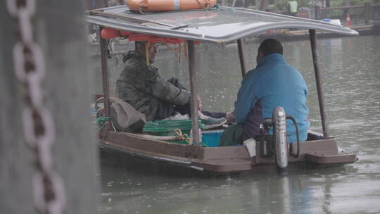 雨天泛舟杭州西湖