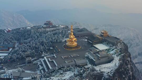 航拍冬天清晨的峨眉山金顶雪景