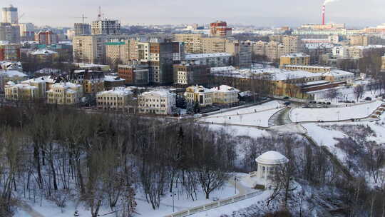 飞越冬天的俄罗斯城市