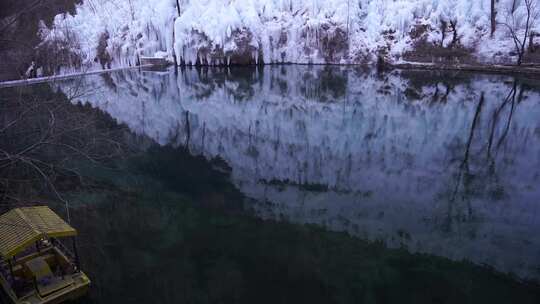 冬季冰挂湖面自然景观