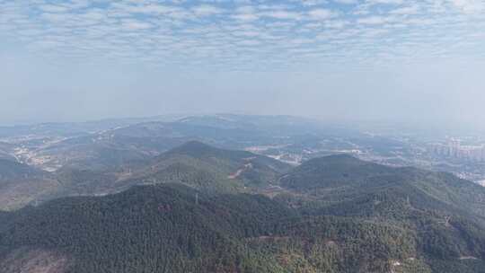 连绵起伏巍峨大山航拍