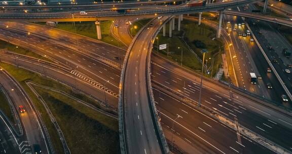 夜幕下的公路桥梁航拍景观