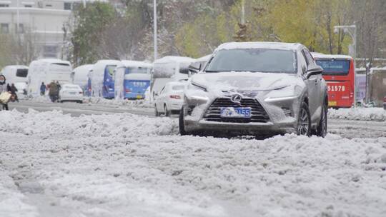 城市大雪交通