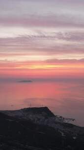 竖版航拍海上日出彩霞山东长岛日出彩霞