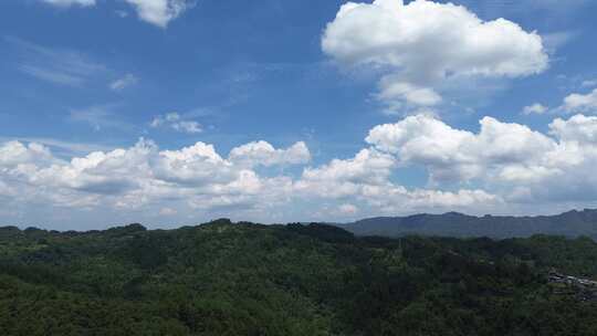 大山、乡村与高速路