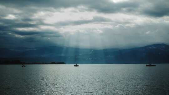 大理洱海湖岸风景