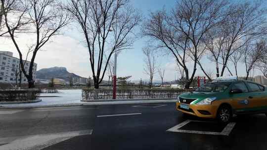 汽车视角下雪公路  车窗外风景