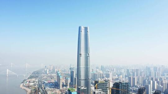 武汉绿地中心航拍片段3上升俯拍