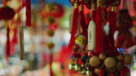 曼谷唐人街街头的中国新年传统装饰
