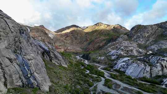 航拍川西沙鲁里山脉加拉本森峰山区风光