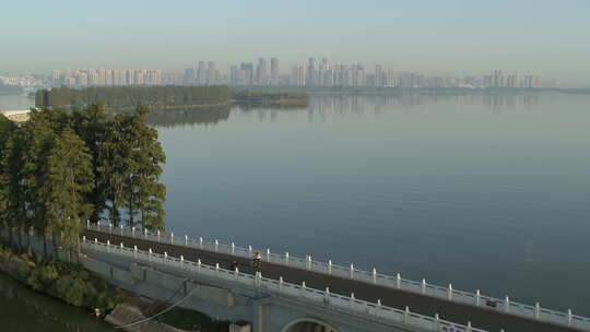 航拍武汉东湖绿道傍晚桥