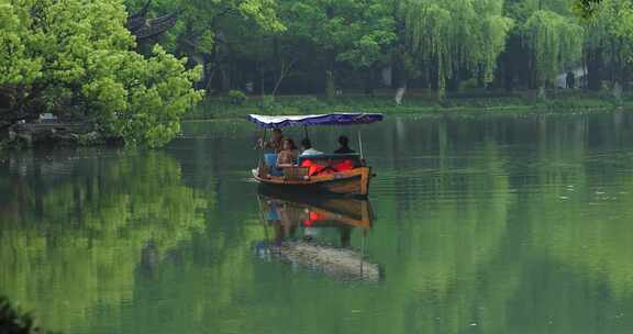 春天杭州西湖园林雨景