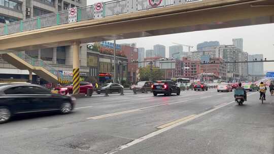 城市车流过街天桥人流视频素材模板下载