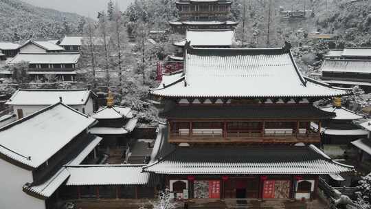 航拍杭州径山寺中式古建筑寺庙山顶森林雪景