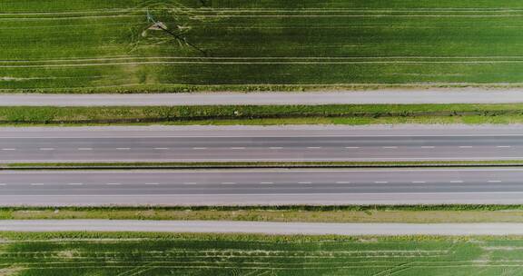 航拍汽车通过公路