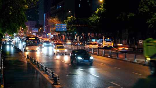 夜晚城市道路车流交通马路车来车往街景夜景