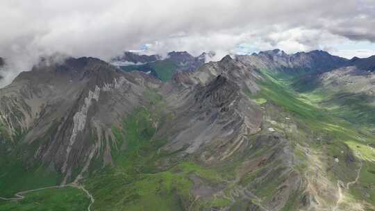 航拍四川阿坝小金大哇梁子垭口草原雪山风光