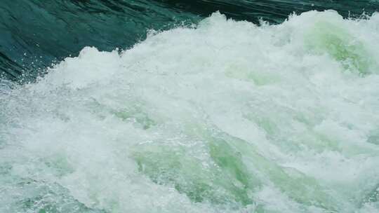 大浪巨浪波涛汹涌流水浪花