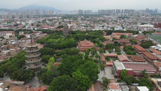 航拍福建泉州古城开元寺全景