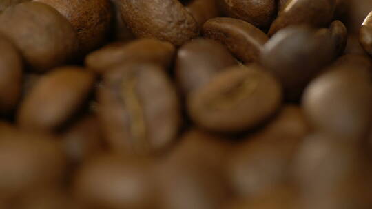咖啡豆的变焦特写视频素材模板下载