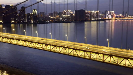 航拍杨泗港大桥夜景