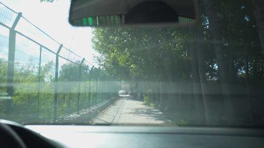 驾驶视角行驶在乡间颠簸的公路小道视频素材模板下载