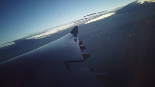 飞机 机舱 飞机窗 天空 飞翔