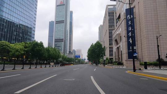 上海封城中的外滩街道路况