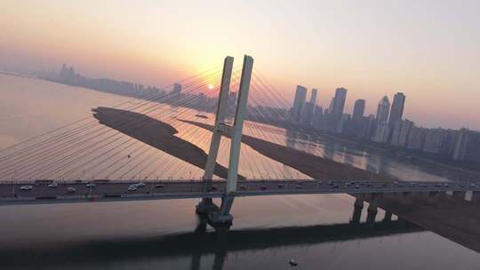 八一大桥航拍夕阳下的城市桥梁