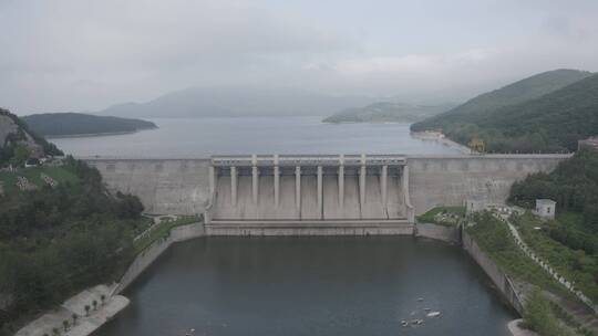 水库水坝防洪坝周边景色