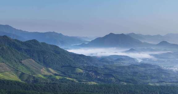 秋天山村日出航拍