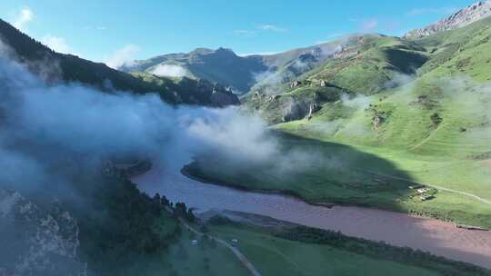 航拍青海玉树高原旅游山谷晨雾仙境云层环绕