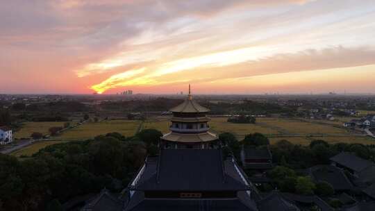 黄昏夕阳下寺院里的宝塔视频素材模板下载