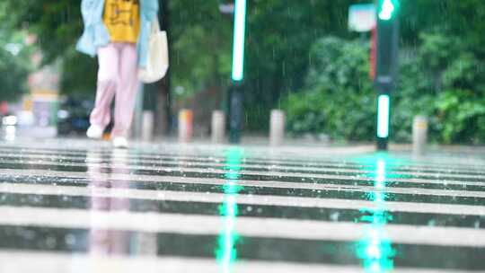 下雨天倒影唯美写意意境空镜