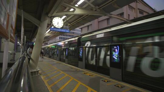 曼谷地铁列车进站视频素材模板下载