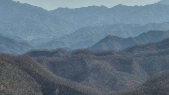 航拍山脉地质公园沟壑峰峦风光雄威高山湖泊