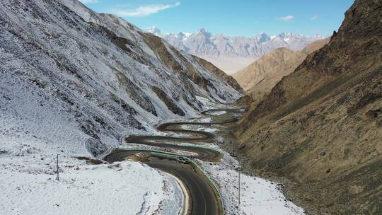 航拍新疆塔县帕米尔高原盘龙古道雪山公路