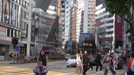 香港铜锣湾过街人群