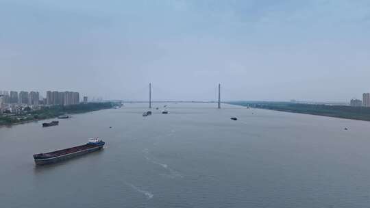 航拍安庆长江大桥与海运集装箱货轮