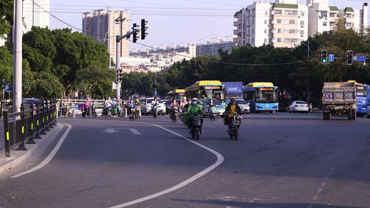 街头   车流 人流  十字路口   城市街头