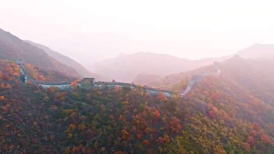 航拍万里长城秋天风景