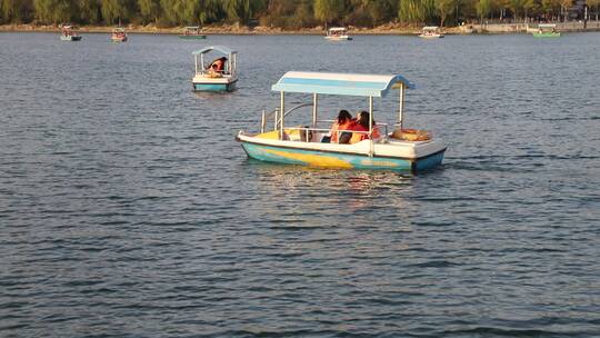 淄博齐盛湖景区 划船游玩视频素材模板下载