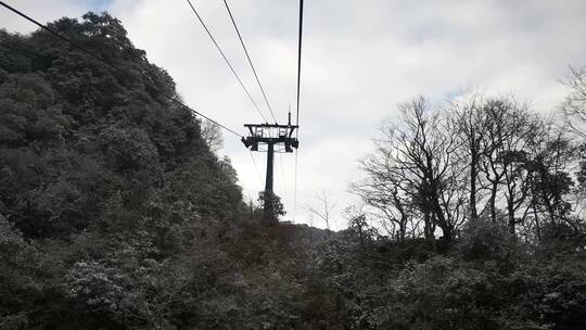 贵州铜仁梵净山索道观赏雪景